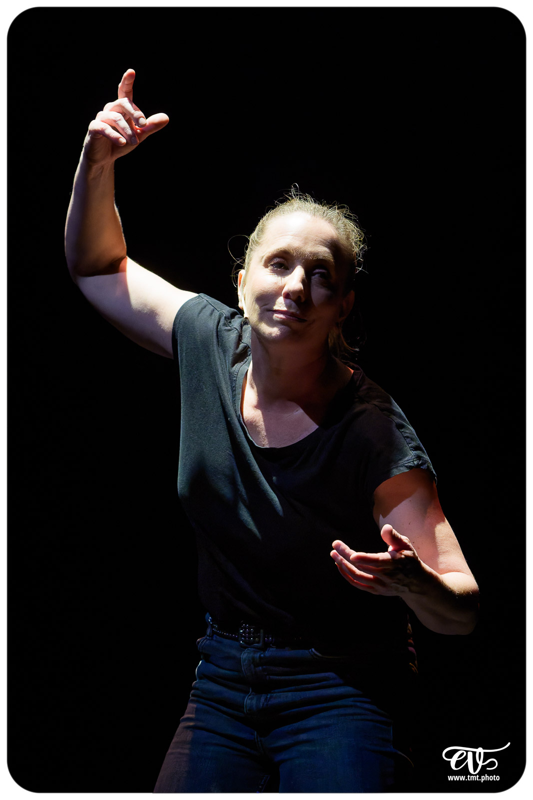 LES CHATOUILLES OU LA DANSE DE LA COLÈRE (ANDRÉA BESCOND)